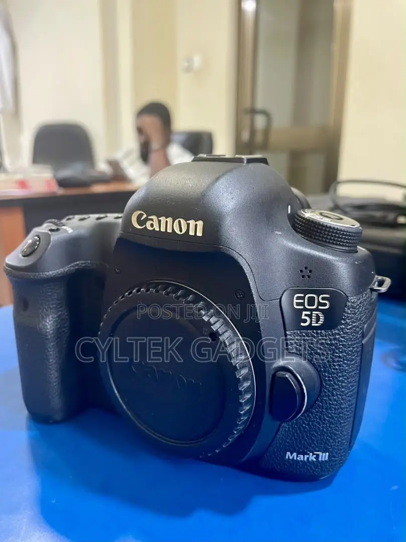 Canon 5d Mark III With Canon Ef 28-105mm