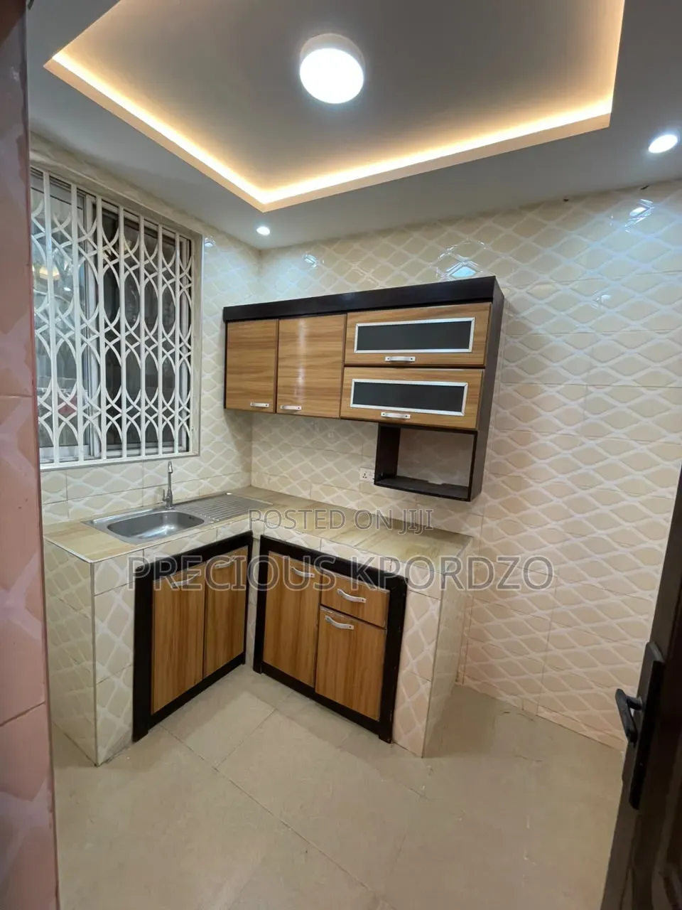 1bdrm Room & Parlour in Pantang, Barrier for rent