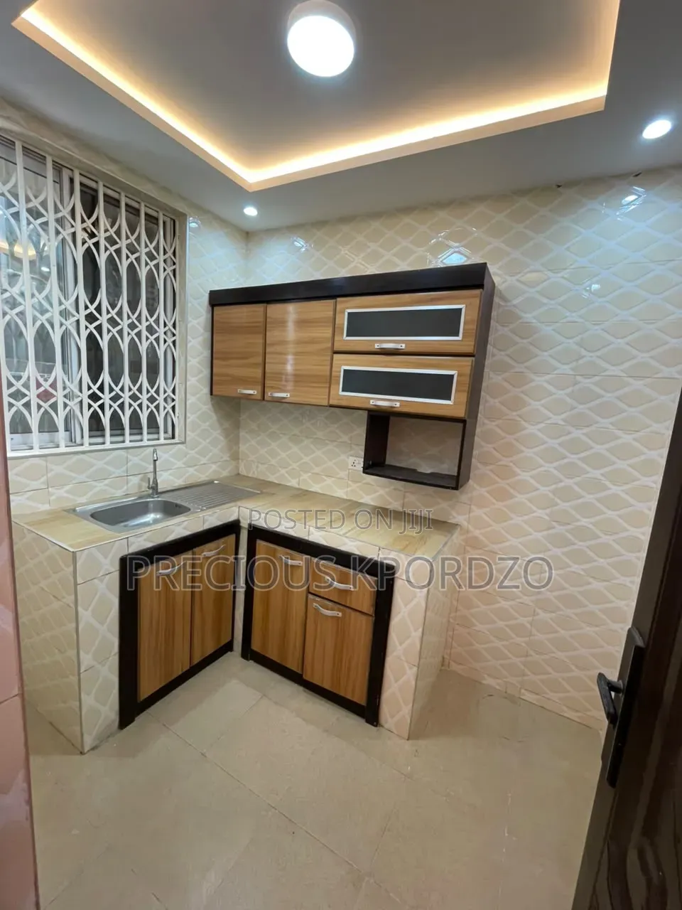 1bdrm Room & Parlour in Pantang, Barrier for rent