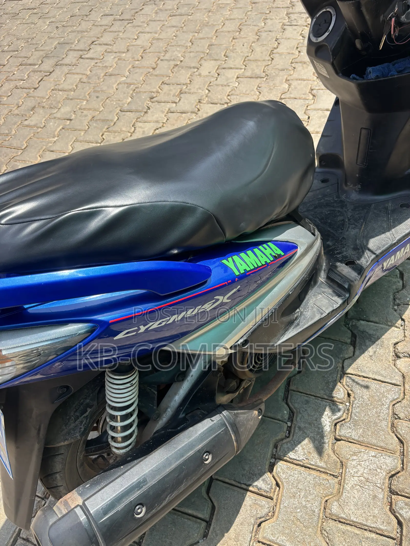 Yamaha 2010 Blue