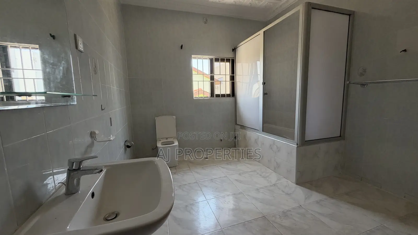 5bdrm House in East Legon for rent
