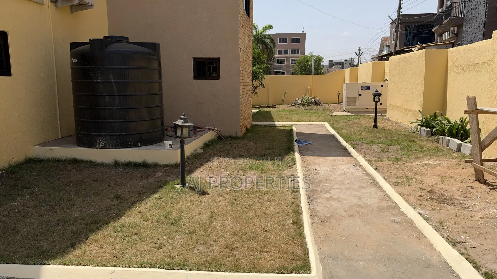 5bdrm House in East Legon for rent