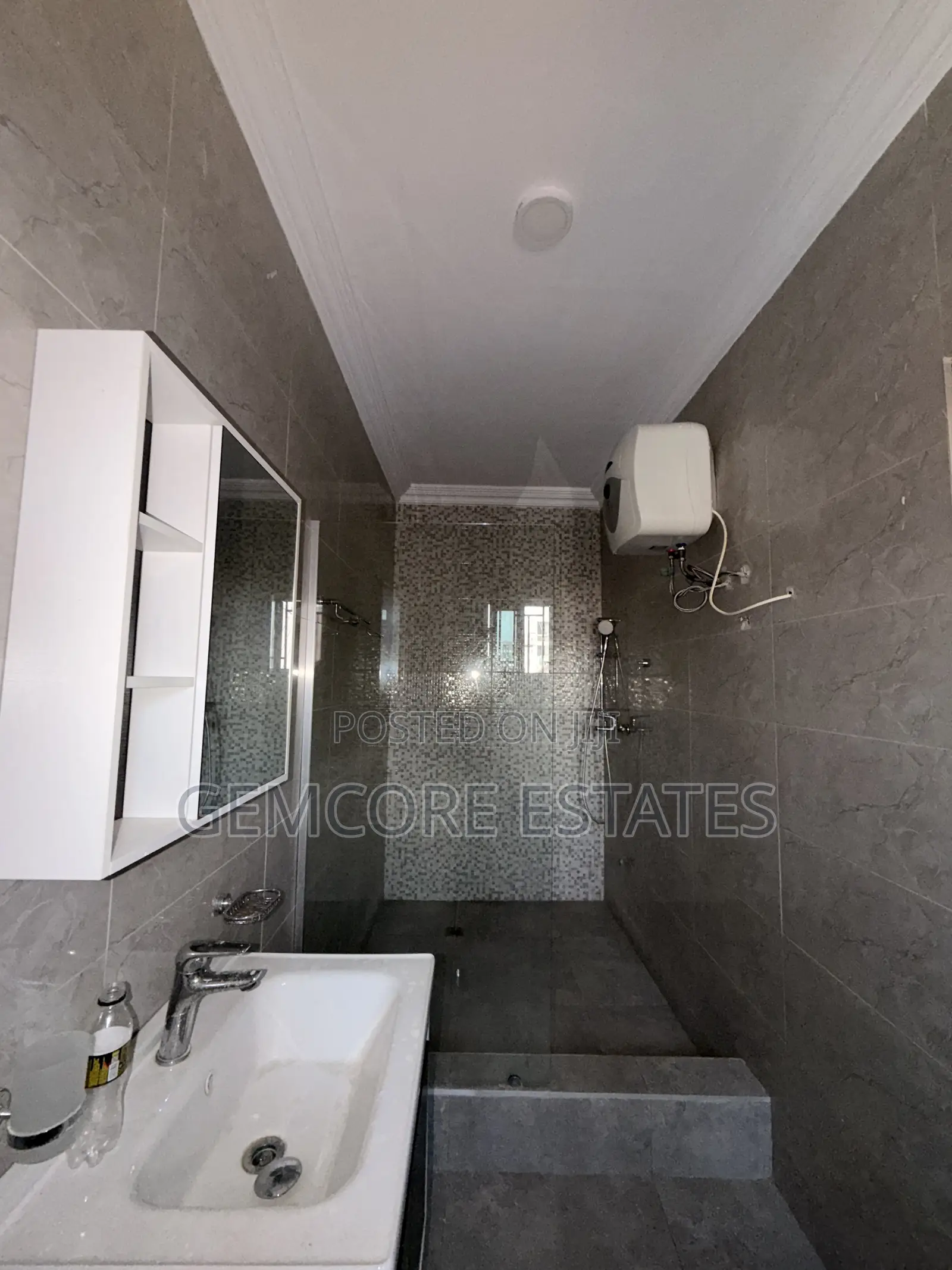 1bdrm Apartment in Adjiringanor, Adjiriganor for rent