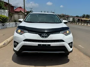 Toyota RAV4 Limited AWD (2.5L 4cyl 6A) 2017 White