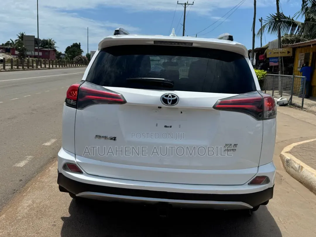 Toyota RAV4 Limited AWD (2.5L 4cyl 6A) 2017 White