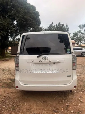 Toyota Voxy 2013 White