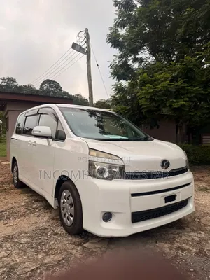Toyota Voxy 2013 White