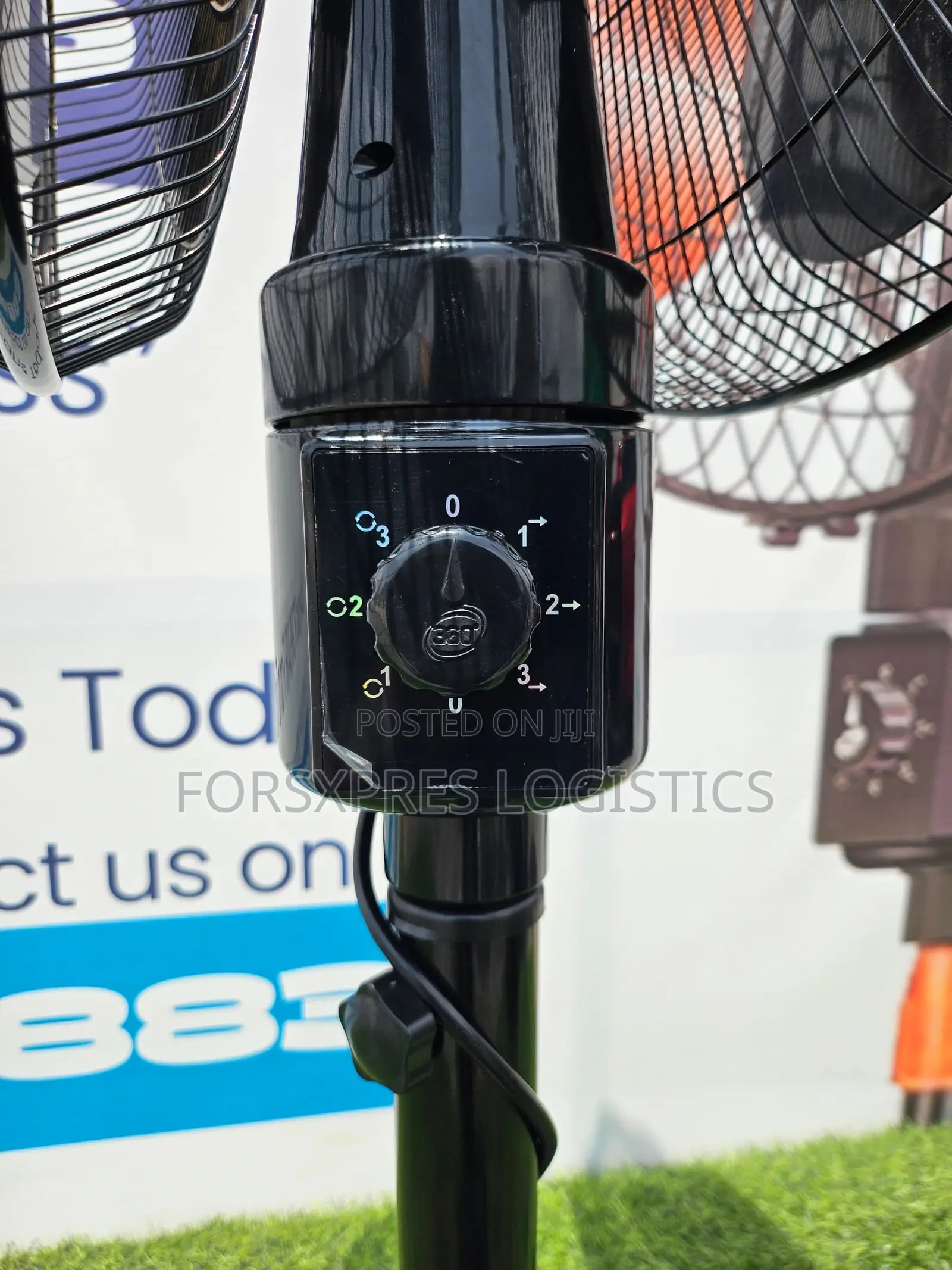 Double Sided 360 Degrees Standing Fan.