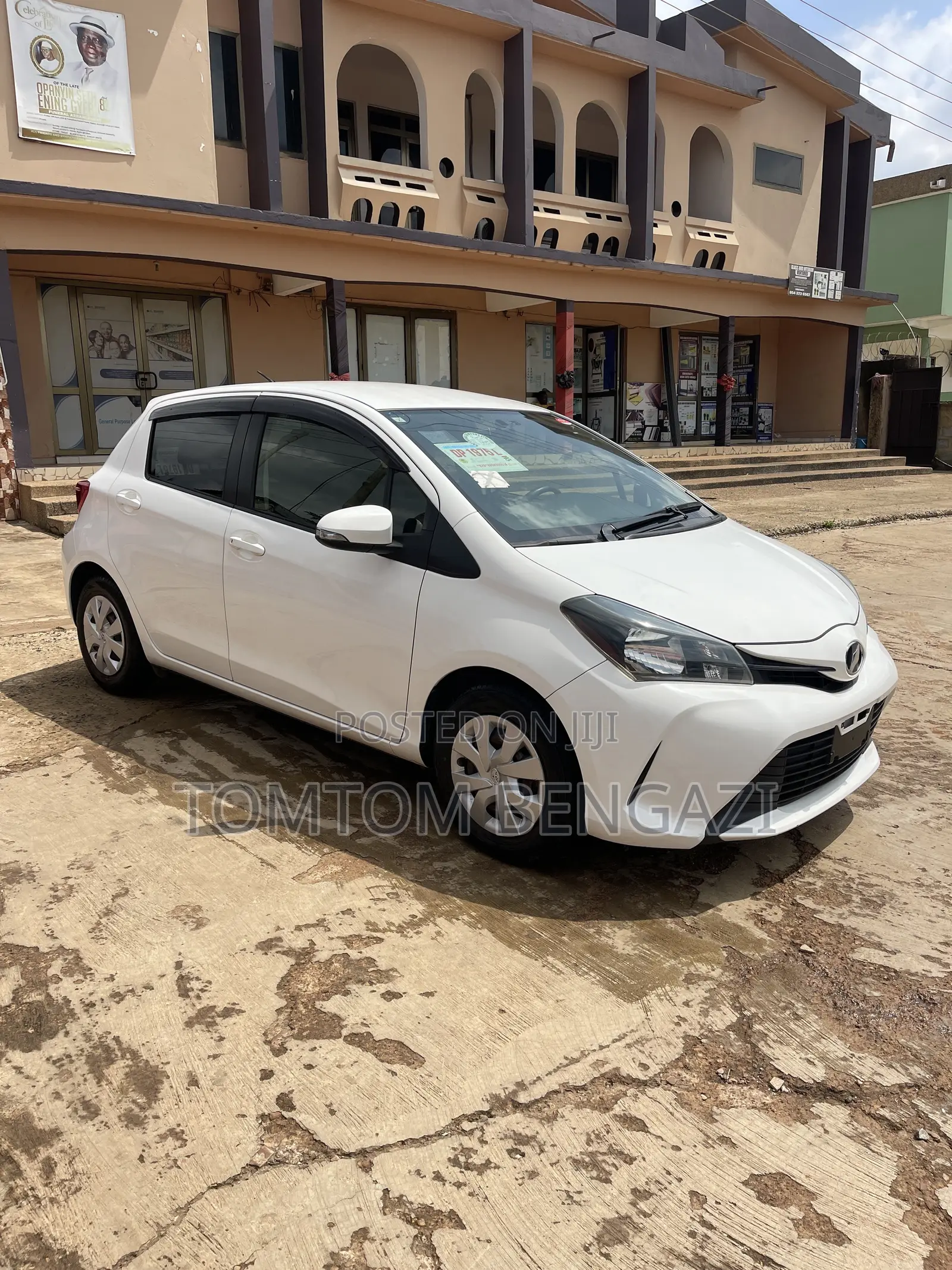 Toyota Vitz 1.3 FWD 5dr 2015 White