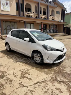 Toyota Vitz 1.3 FWD 5dr 2015 White