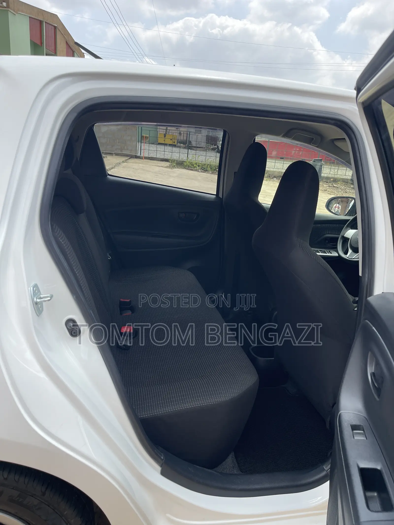 Toyota Vitz 1.3 FWD 5dr 2015 White