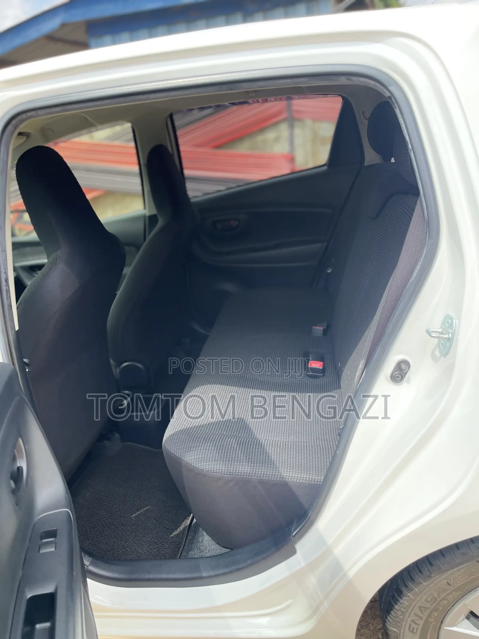 Toyota Vitz 1.3 FWD 5dr 2015 White