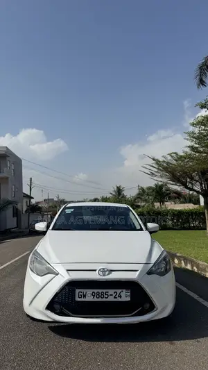 Toyota Yaris L Sedan 4dr 2019 White