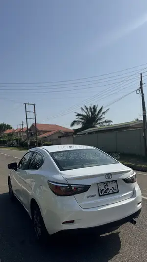 Toyota Yaris L Sedan 4dr 2019 White