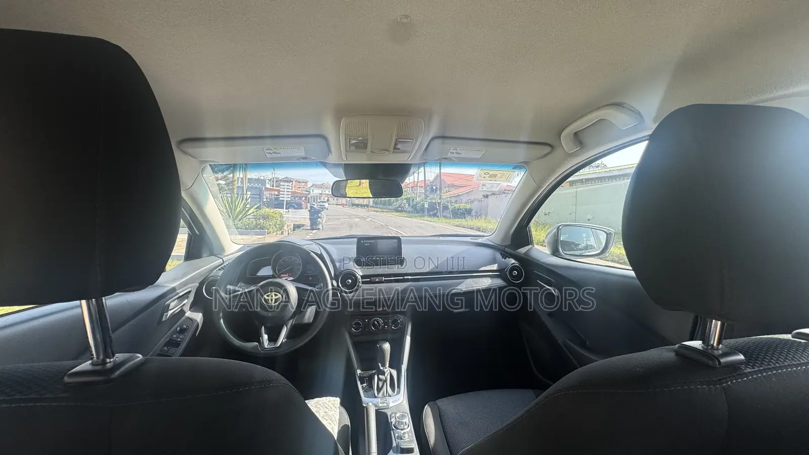 Toyota Yaris L Sedan 4dr 2019 White