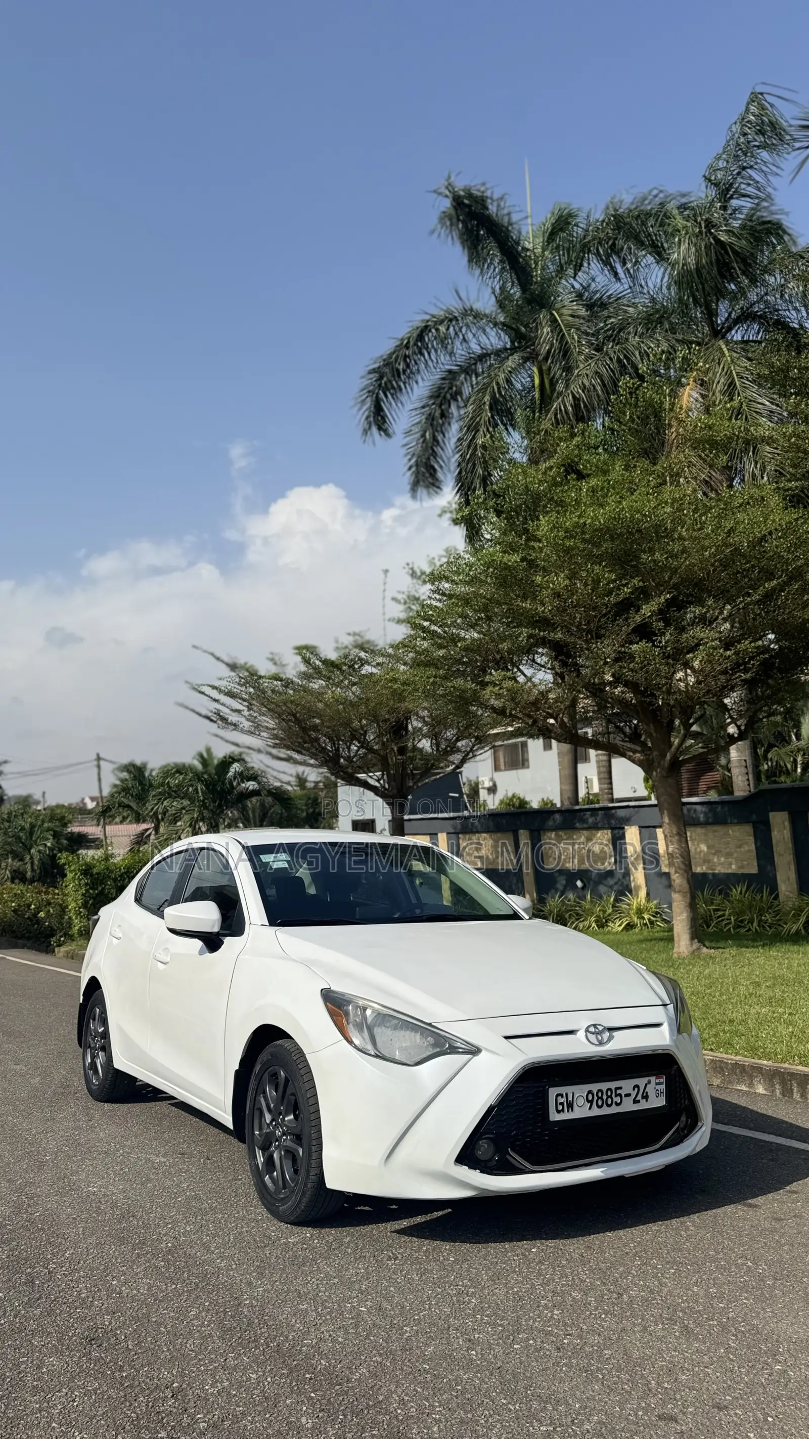 Toyota Yaris L Sedan 4dr 2019 White