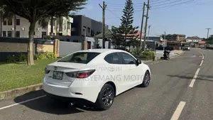 Toyota Yaris L Sedan 4dr 2019 White