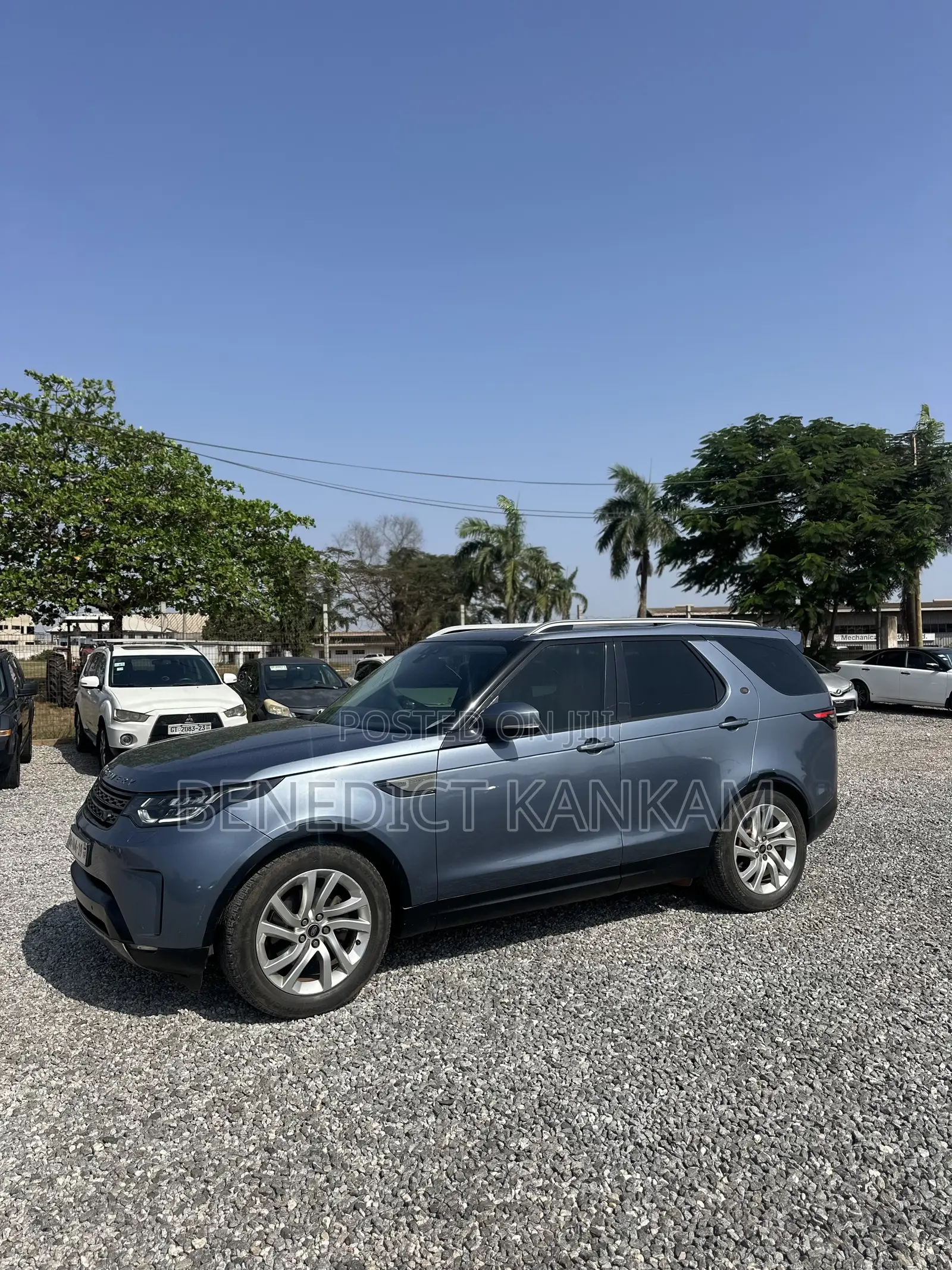 Land Rover Discovery HSE 4x4 2017 Gray