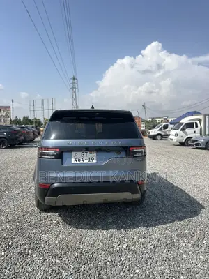 Land Rover Discovery HSE 4x4 2017 Gray