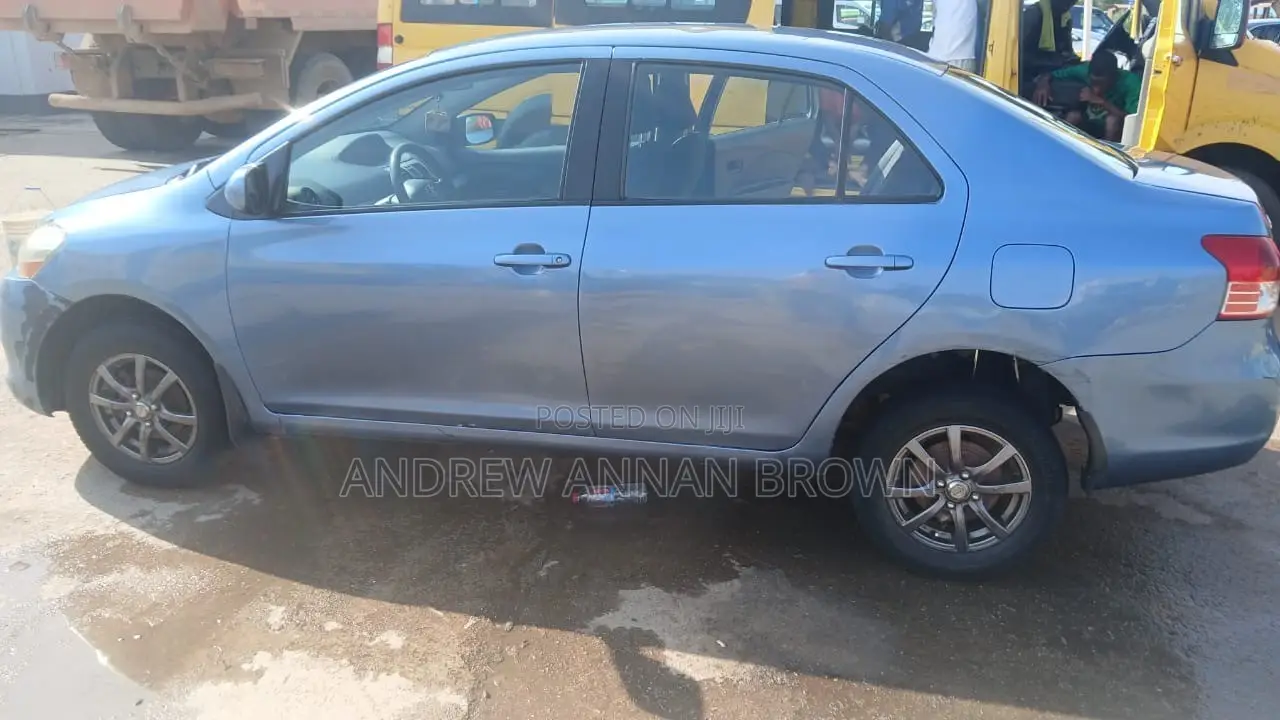 Toyota Yaris 2010 Blue