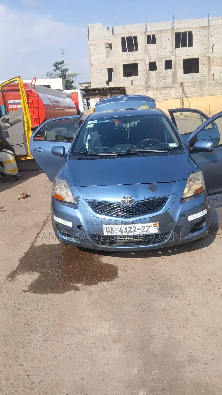 Toyota Yaris 2010 Blue