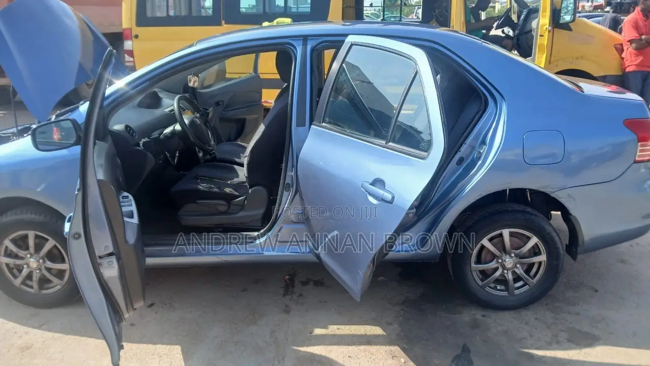 Toyota Yaris 2010 Blue