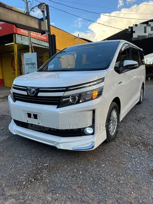 Toyota Voxy V 2WD 8-Seater 2014 White