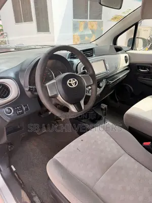 Toyota Vitz 2012 Silver