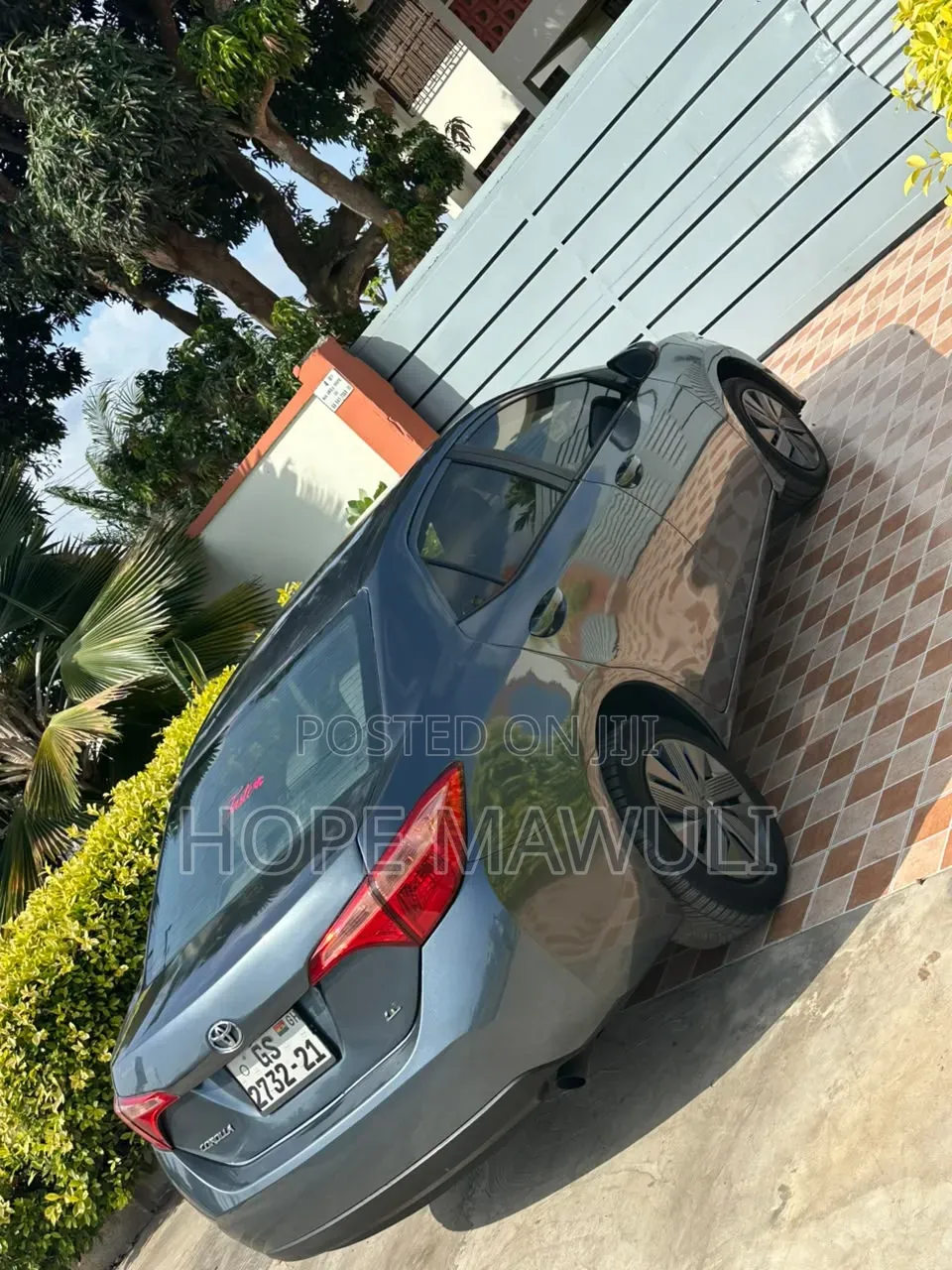 Toyota Corolla LE ECO w/Package 1 4dr Sedan (1.8L 4cyl CVT) 2017 Gray