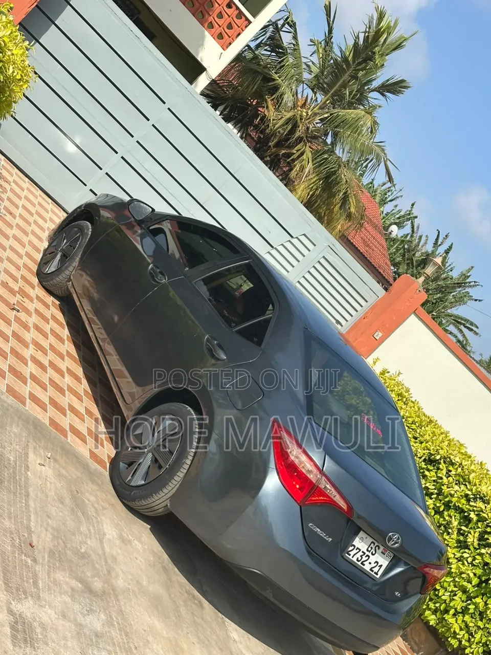 Toyota Corolla LE ECO w/Package 1 4dr Sedan (1.8L 4cyl CVT) 2017 Gray