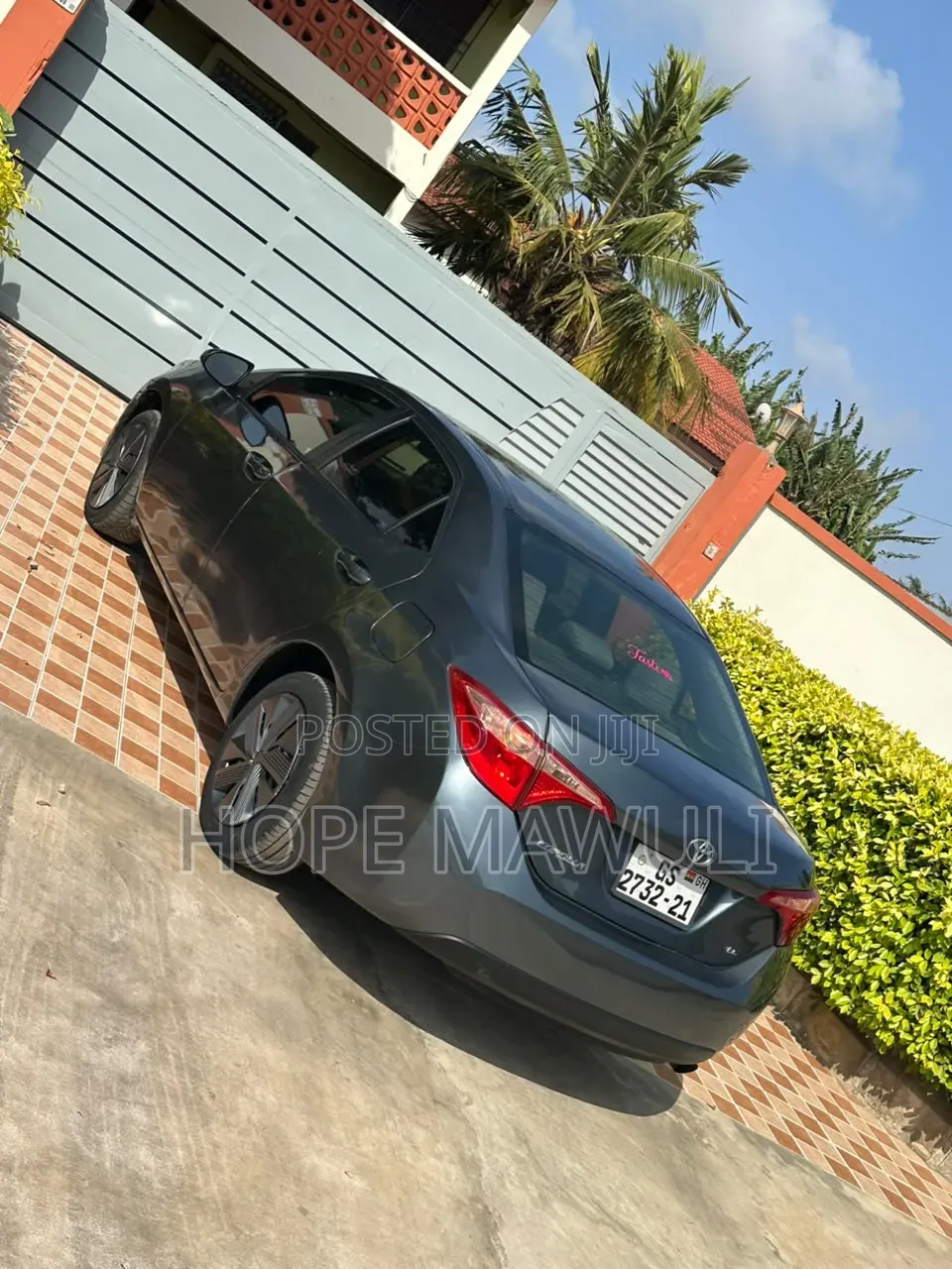 Toyota Corolla LE ECO w/Package 1 4dr Sedan (1.8L 4cyl CVT) 2017 Gray