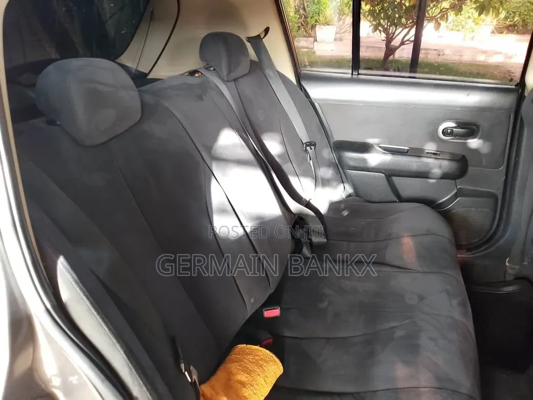 Nissan Versa 2009 Gray