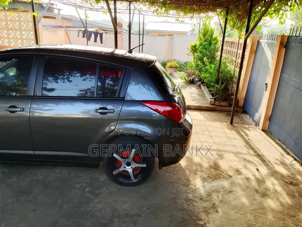 Nissan Versa 2009 Gray