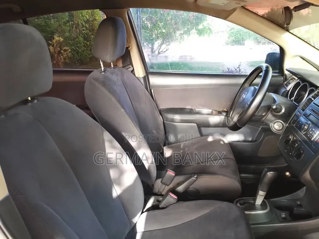 Nissan Versa 2009 Gray