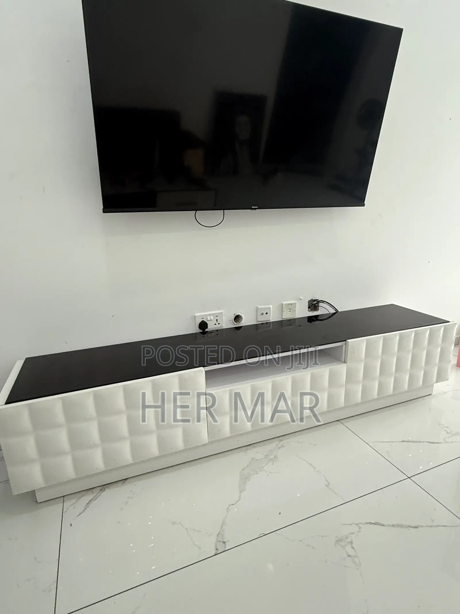 Modern White TV Console / TV Cabinet