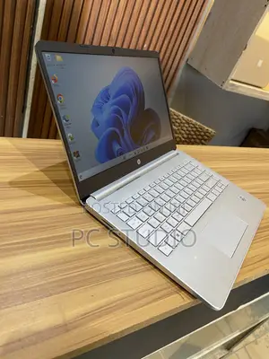 New Laptop HP 14S 8GB Intel Core i5 SSD 256GB