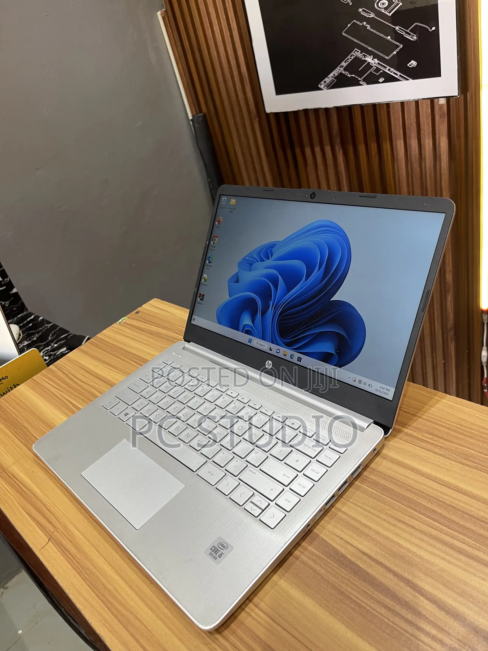 New Laptop HP 14S 8GB Intel Core i5 SSD 256GB