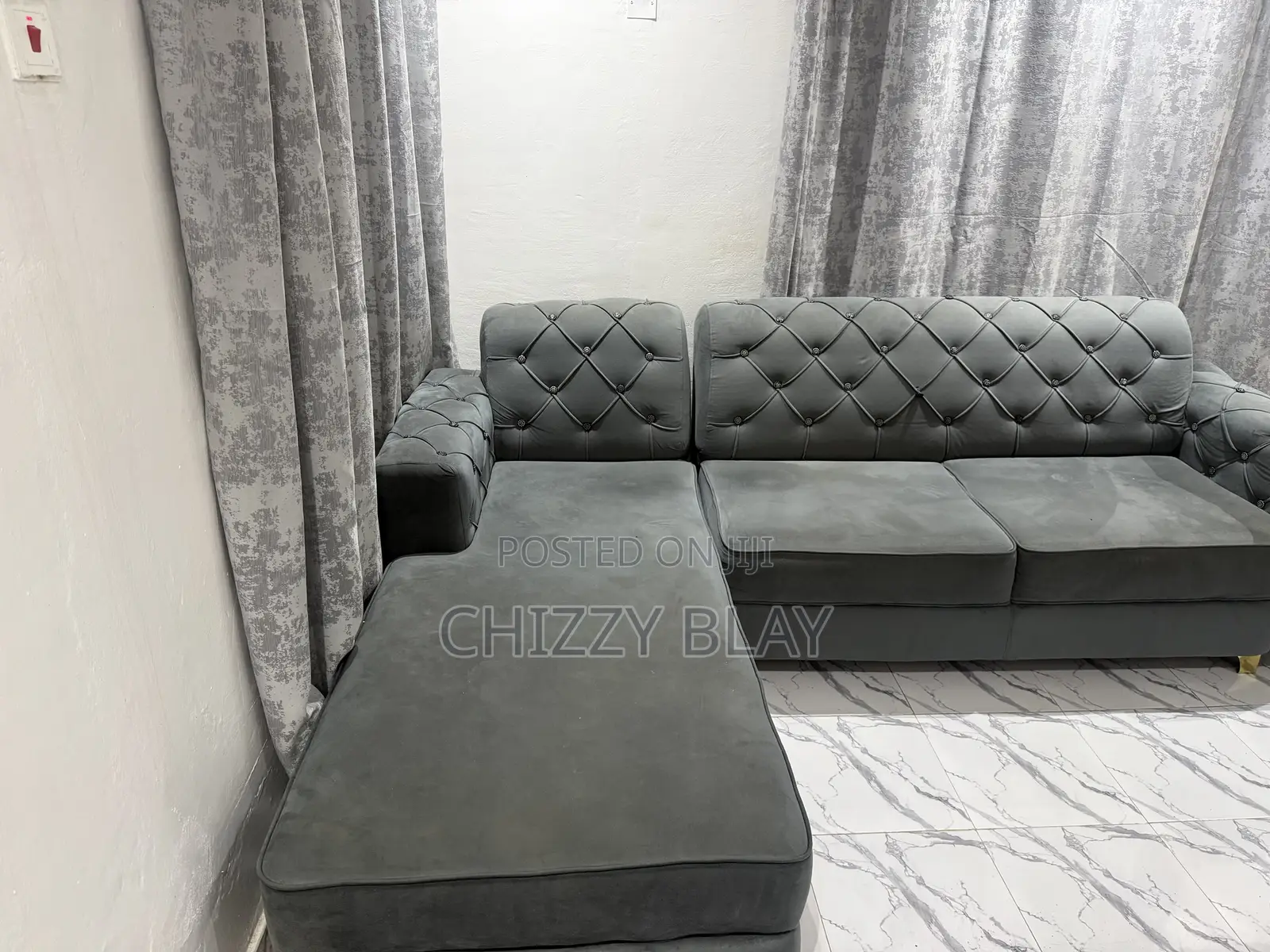 Luxury Grey L-Shaped Sofa – Modern & Stylish Design 4,000cedis Negotia