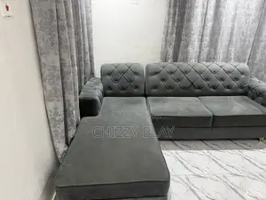 Luxury Grey L-Shaped Sofa – Modern & Stylish Design 4,000cedis Negotia