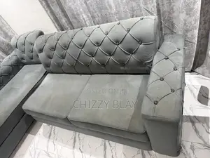 Luxury Grey L-Shaped Sofa – Modern & Stylish Design 4,000cedis Negotia