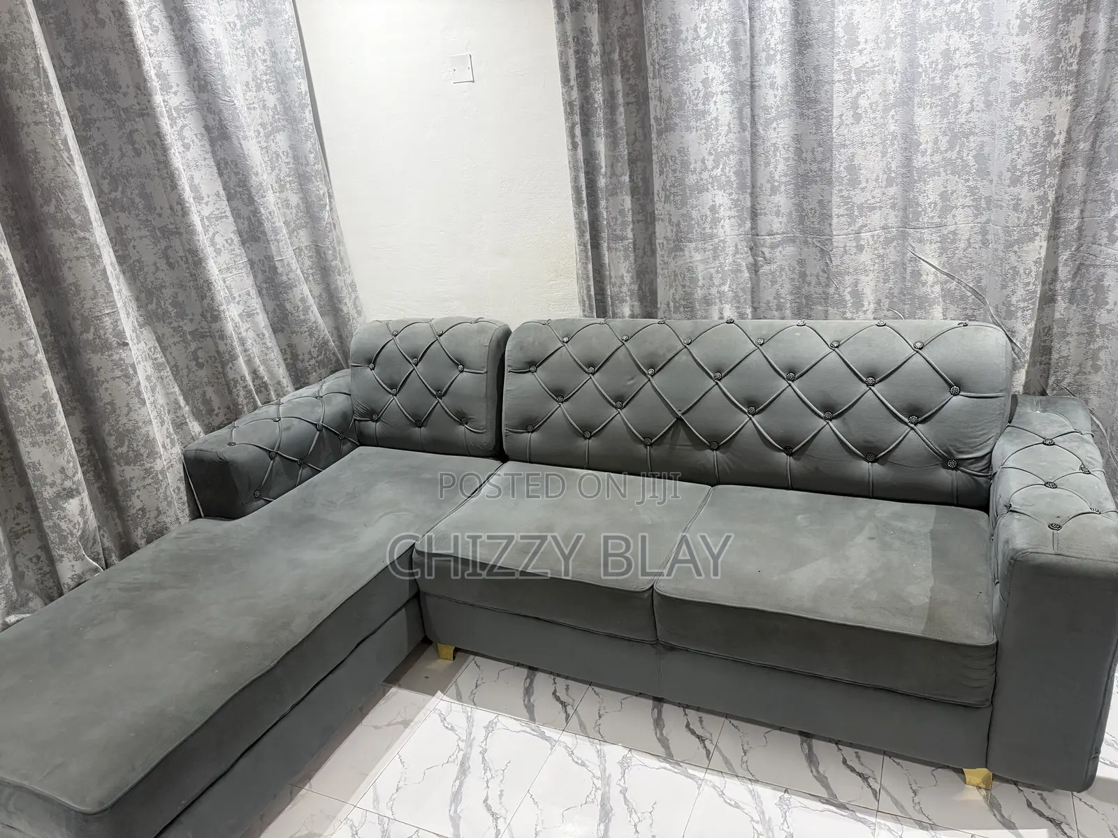 Luxury Grey L-Shaped Sofa – Modern & Stylish Design 4,000cedis Negotia