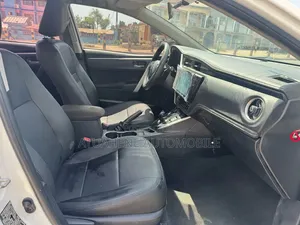 Toyota Corolla SE (1.8L 4cyl 2A) 2019 White