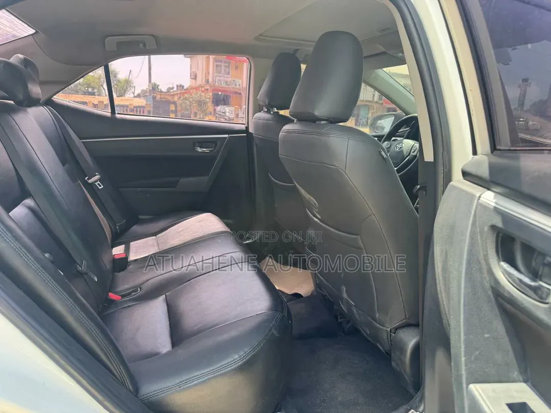 Toyota Corolla SE (1.8L 4cyl 2A) 2019 White