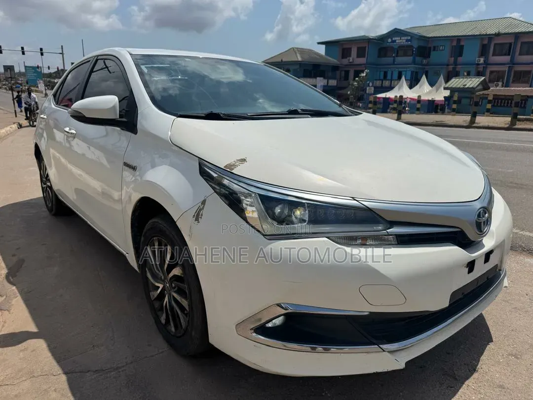 Toyota Corolla SE (1.8L 4cyl 2A) 2019 White