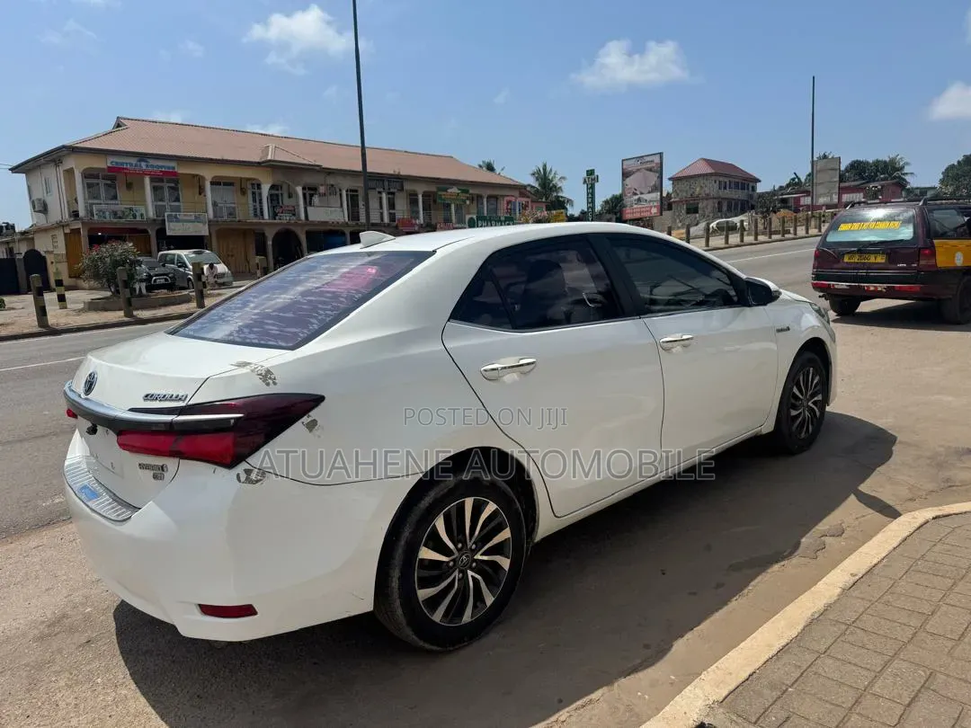 Toyota Corolla SE (1.8L 4cyl 2A) 2019 White