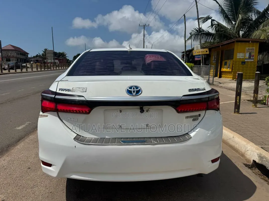 Toyota Corolla SE (1.8L 4cyl 2A) 2019 White