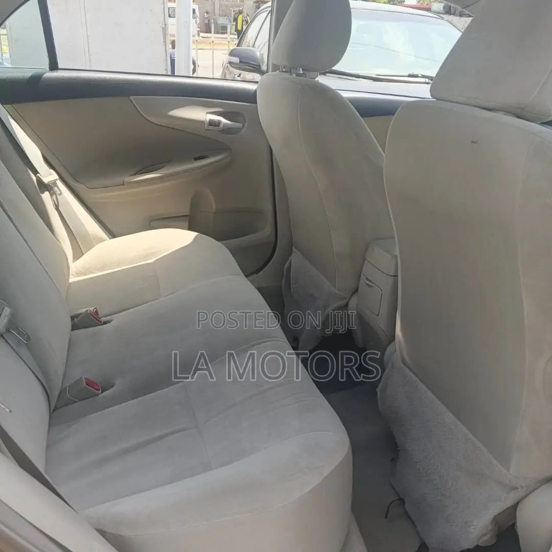 Toyota Corolla 2013 Brown