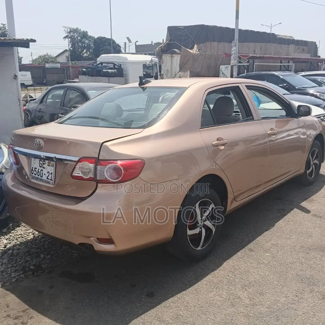 Toyota Corolla 2013 Brown