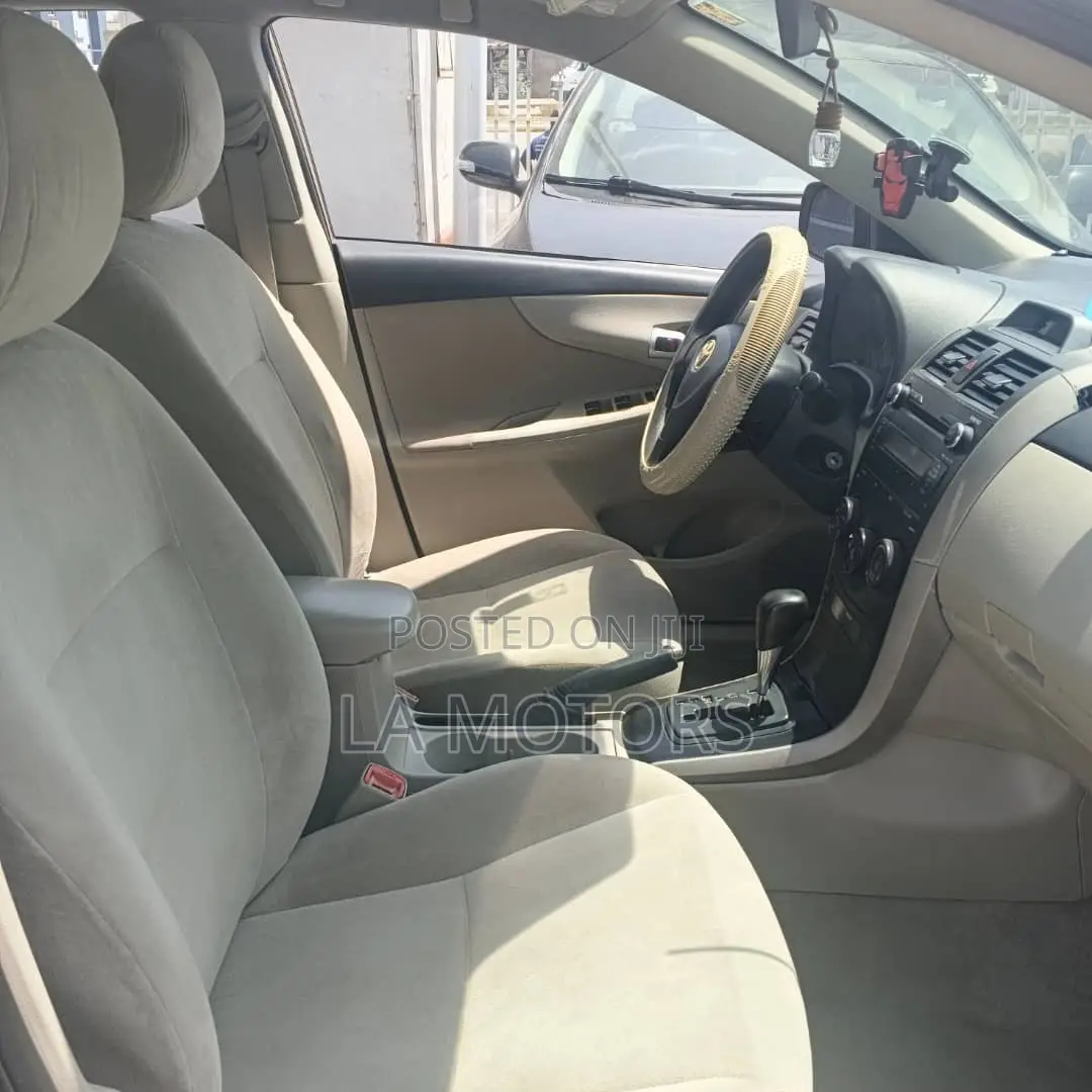 Toyota Corolla 2013 Brown