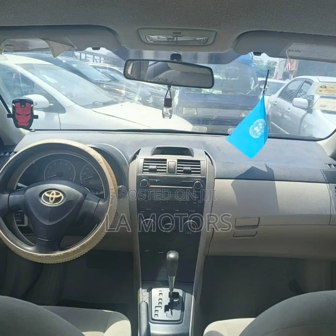 Toyota Corolla 2013 Brown